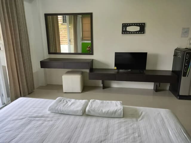 Ruan Plaisoi Apartment-Superior Double Room-5