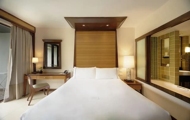 시암 베이쇼어 리조트 파타야-Tropical Deluxe Pool View King-5