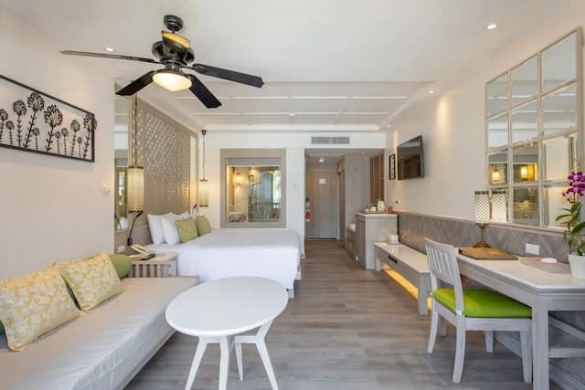 카타타니 푸켓 비치 리조트-Junior Suite Sea View-1