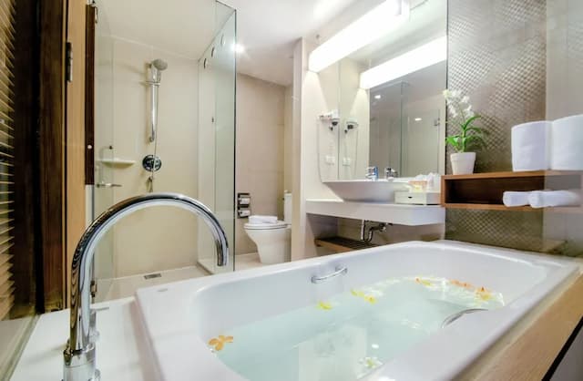 카타타니 푸켓 비치 리조트-Junior Suite Oceanfront (Thani Wing)-13