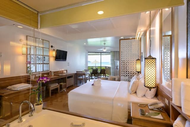 카타타니 푸켓 비치 리조트-Junior Suite Oceanfront (Thani Wing)-11