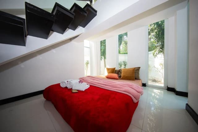 Hollywood Pool Villa Jomtien Pattaya-5-Bedroom Villa with Private Pool and Jacuzzi-5