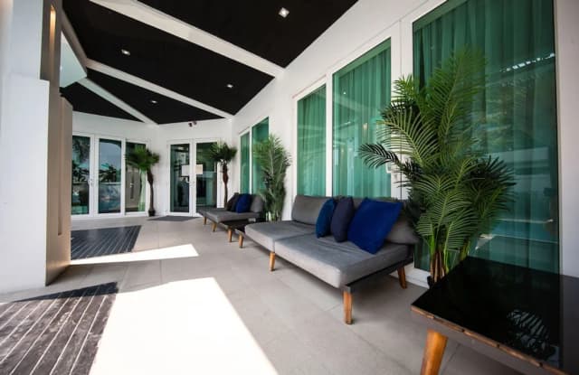 Hollywood Pool Villa Jomtien Pattaya-5-Bedroom Villa with Private Pool and Jacuzzi-14