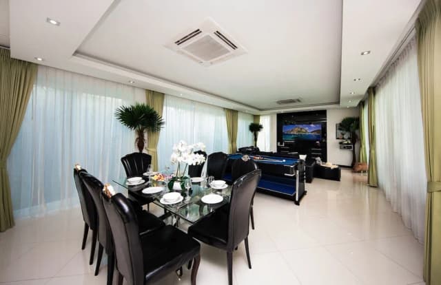 Hollywood Pool Villa Jomtien Pattaya-5-Bedroom Villa with Private Pool and Jacuzzi-11