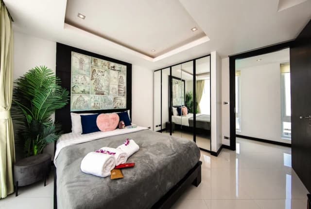 Hollywood Pool Villa Jomtien Pattaya-5-Bedroom Villa with Private Pool and Jacuzzi-7