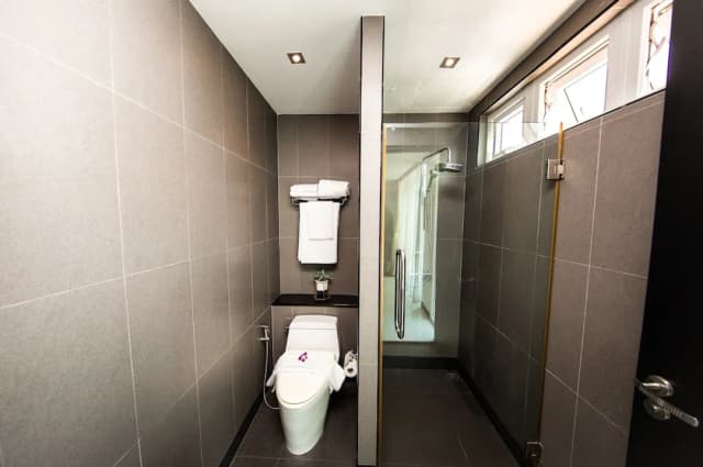 Hollywood Pool Villa Jomtien Pattaya-5-Bedroom Villa with Private Pool and Jacuzzi-17