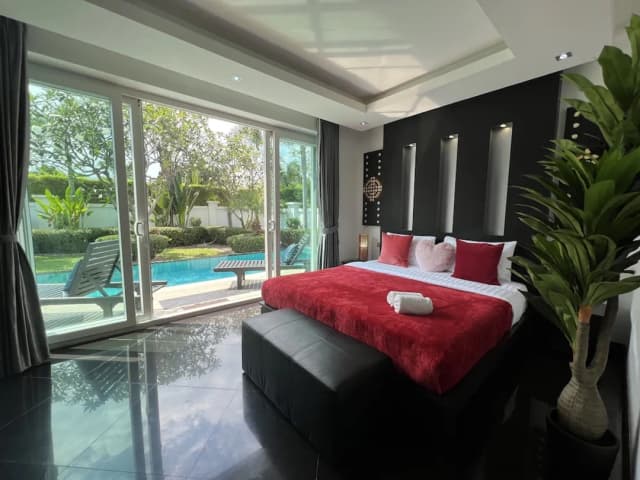 Hollywood Pool Villa Jomtien Pattaya-Deluxe Villa, 4 Bedrooms, Garden Area-8