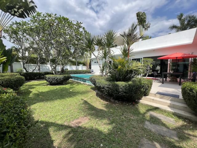 Hollywood Pool Villa Jomtien Pattaya-Deluxe Villa, 4 Bedrooms, Garden Area-15