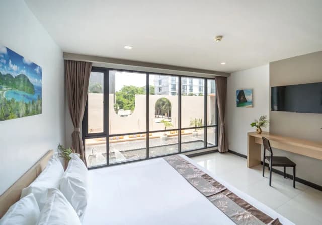 Beston Pattaya-Superior King Room With Pool View-10