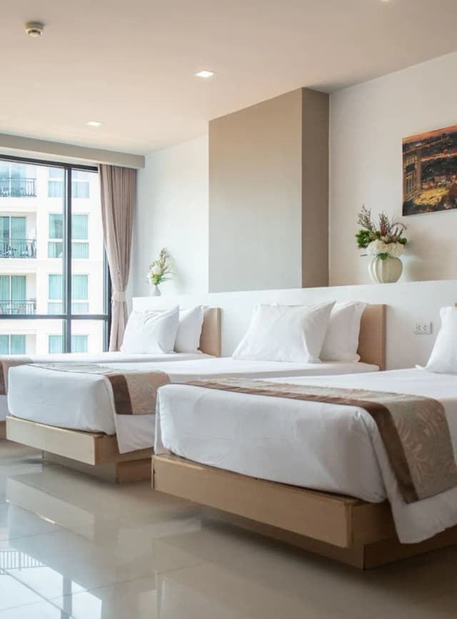 Beston Pattaya-Deluxe Triple room-4