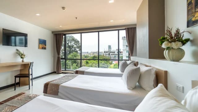 Beston Pattaya-Deluxe Triple room-7