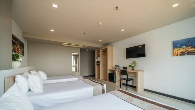 Beston Pattaya-Deluxe Triple room-5