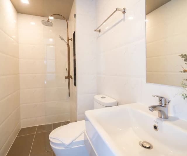 Beston Pattaya-Deluxe Triple room-9