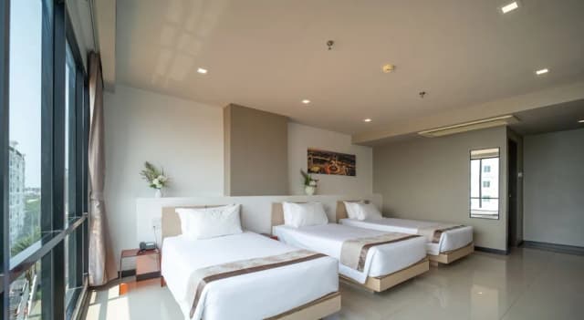 Beston Pattaya-Deluxe Triple room-6