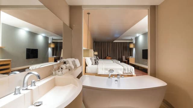 Phuket Graceland Resort And Spa-Sunset Grand Deluxe-6