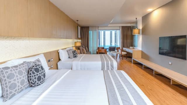 Phuket Graceland Resort And Spa-Sunset Grand Deluxe Pool Access-1