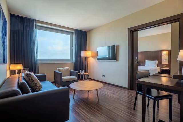 Leonardo Royal Hotel Barcelona Forum-Suite Junior-5