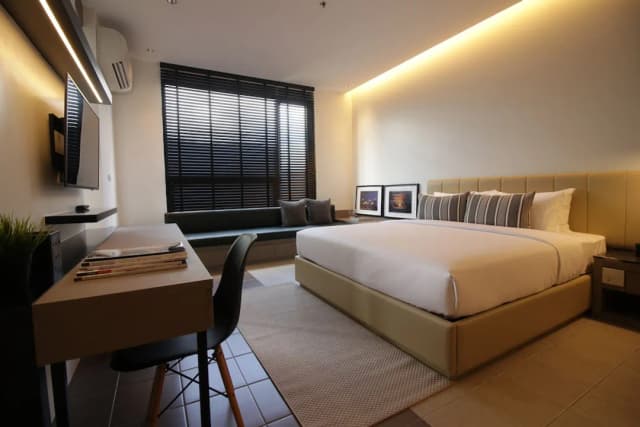 Theatre Residence-Nitarn Room King-2