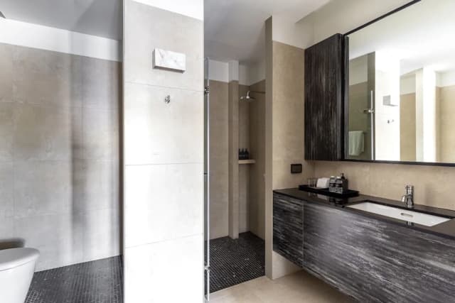 Theatre Residence-Lilit Riverfront Suite B-8