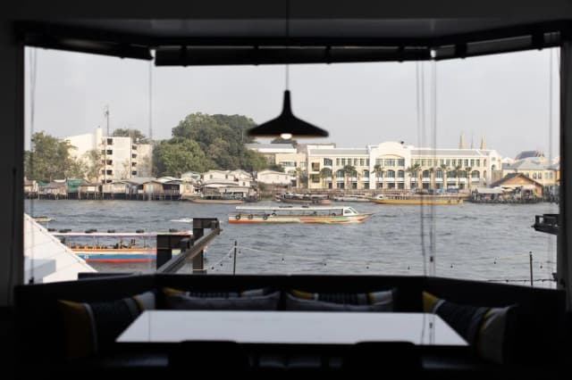 Theatre Residence-Lilit Riverfront Suite B-1