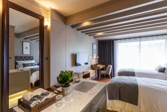 Marine Beach Hotel Pattaya-Superior Twin Room-3