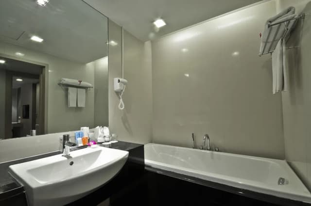 ASHLEE Heights Hotel Patong-Two Bedrooms Family Suites-8