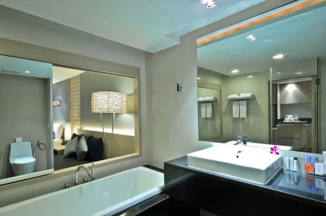 ASHLEE Heights Hotel Patong-Premier Triple Room-5