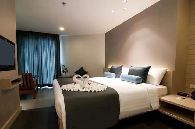 ASHLEE Heights Hotel Patong-Deluxe King Bed-7