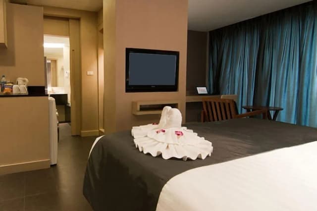 ASHLEE Heights Hotel Patong-Deluxe King Bed-10