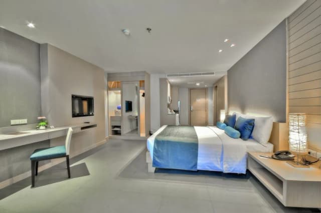 ASHLEE Heights Hotel Patong-Deluxe King Bed-6