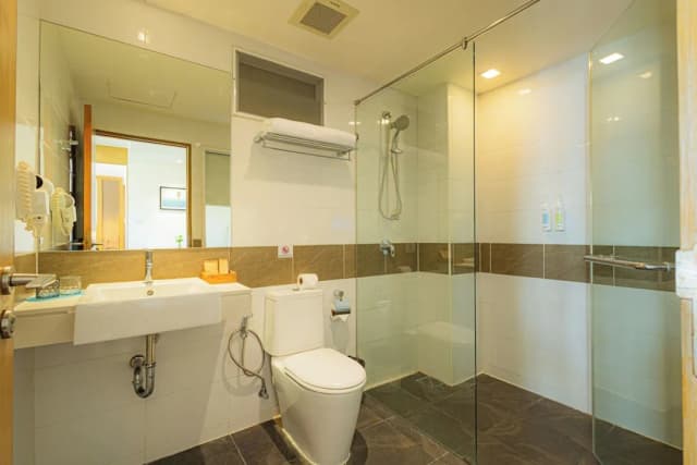 ASHLEE Plaza Patong Hotel & Spa-Superior King Bed-5