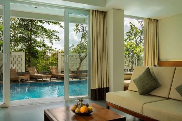 파라곤 호텔 스미냑-Junior Suite Pool Access-5