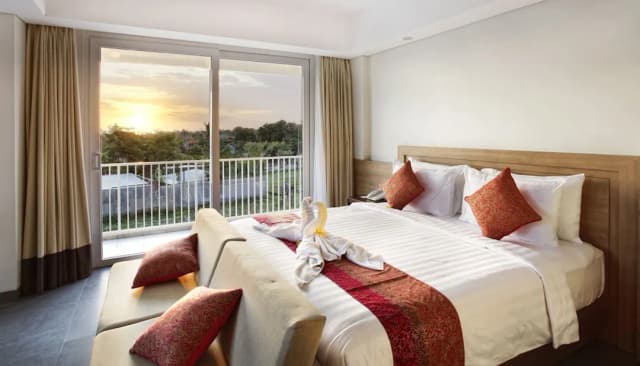 파라곤 호텔 스미냑-Junior Suite Balcony with Pool View-5