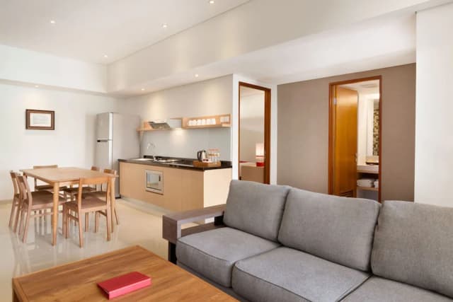 라마다 앙코르 바이 윈덤 스미냑 발리-패밀리룸, 침실 3개, 수영장 전망-4