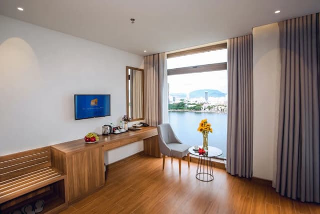 Glamour Hotel Da Nang-Glamour Riverfront Room-8