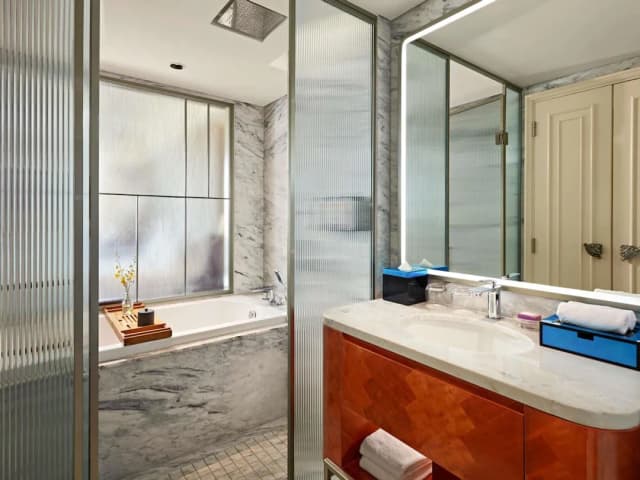 뫼벤픽 호텔 하노이 센터-프리미엄룸, 킹사이즈침대 1개 (Complimentary Daily Chocolate Hour)-7