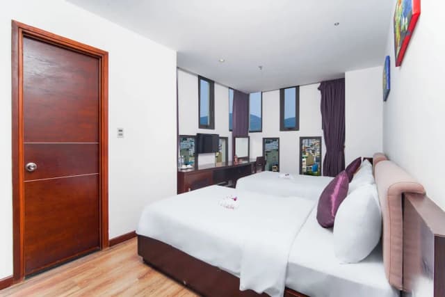 Golden Sun Hotel-Deluxe Twin Room-8