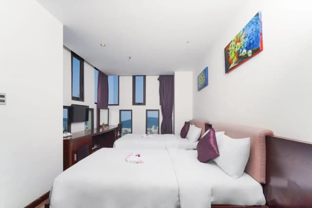 Golden Sun Hotel-Deluxe Twin Room-3