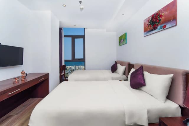 Golden Sun Hotel-Deluxe Twin Room-1