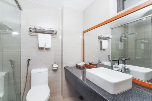 Golden Sun Hotel-Deluxe Family Room-9