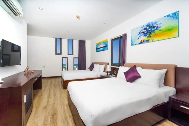 Golden Sun Hotel-Deluxe Family Room-1