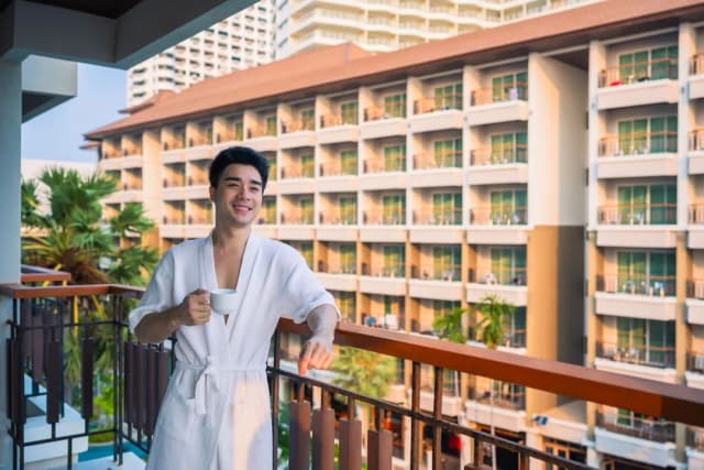 Welcome World Beachfront Resort-Deluxe Twin - High floor-9