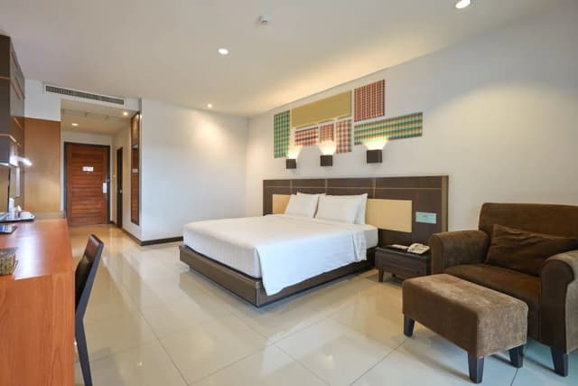 Welcome World Beachfront Resort-Deluxe Double - High Floor-6