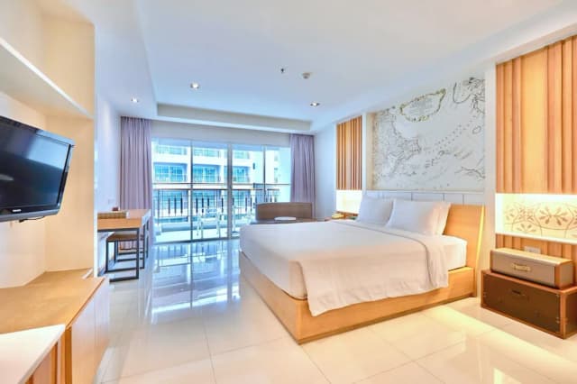 Welcome World Beachfront Resort-Deluxe Double - High Floor-10
