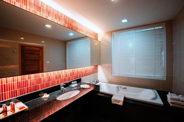 Welcome World Beachfront Resort-Deluxe Twin-10