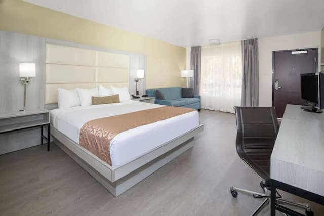 Ramada by Wyndham Burbank Airport-Room, 1 King Bed, Accessible, Non Smoking (Mobility/Hearing Impaired)-1