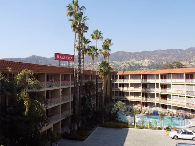 Ramada by Wyndham Burbank Airport-Room, 1 King Bed, Accessible, Non Smoking (Mobility/Hearing Impaired)-4