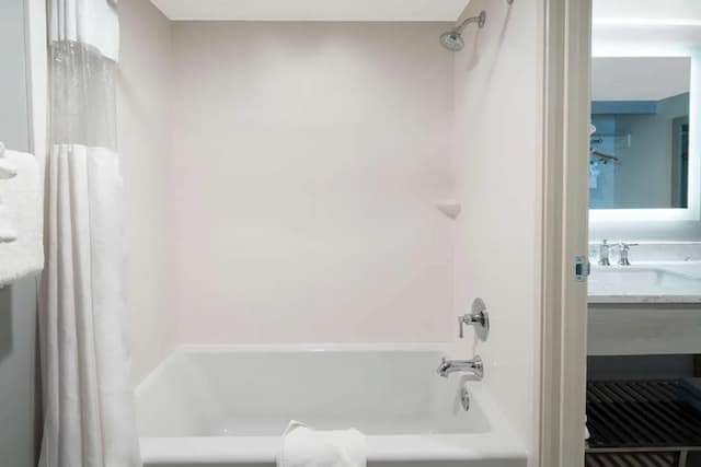 Ramada by Wyndham Burbank Airport-1 King Bed with Sofa bed, Non Smoking-2