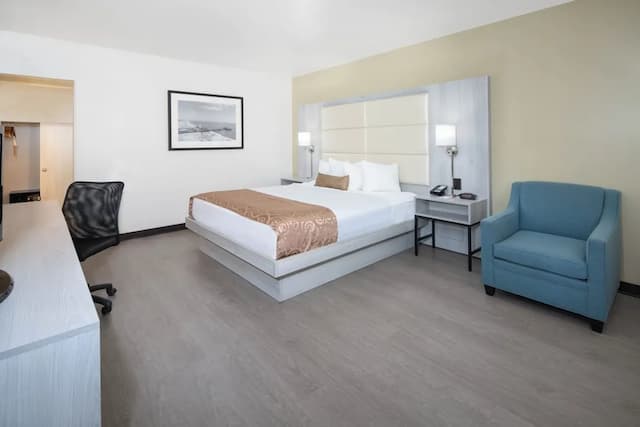 Ramada by Wyndham Burbank Airport-Room, 1 King Bed, Accessible, Non Smoking (Mobility/Hearing Impaired)-2