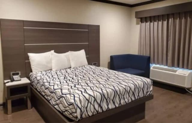 Oak Park Motel-Room, 1 King Bed-1